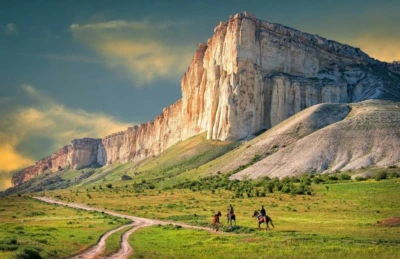 🚗 Тур из Ялты: Восток Крыма — Белая Скала, Хамелеон и Звездопад