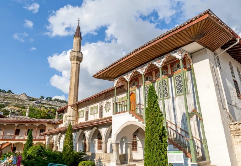 Бахчисарайский дворец в 2026: жемчужина Крыма, которую стоит увидеть