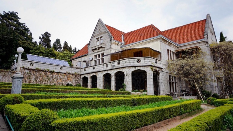 Экскурсия из Ялты: Дворцы Мисхора — Дюльбер, Харакс 🏰