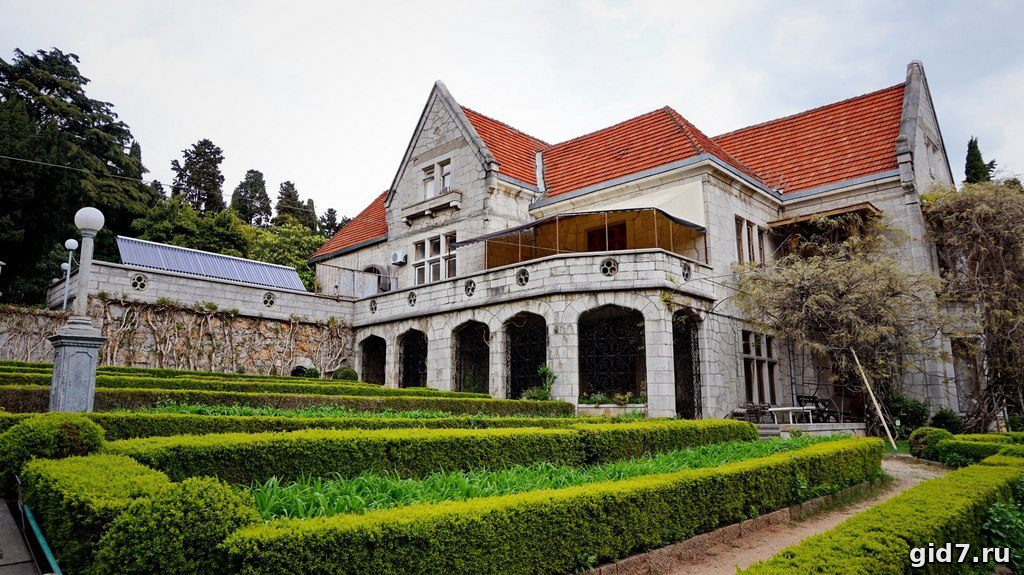Экскурсия из Ялты: Дворцы Мисхора — Дюльбер, Харакс 🏰