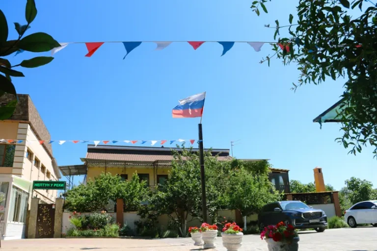 Нептун у реки