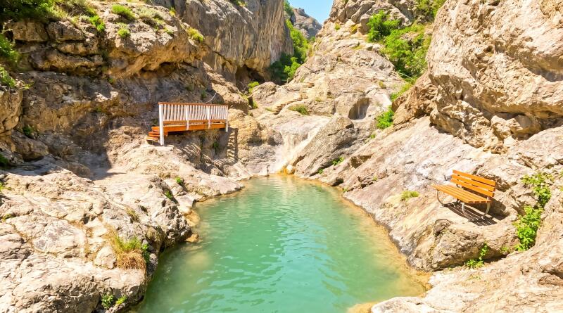 Экскурсия на водопад Джур-Джур и в каньон Арпат из Судака