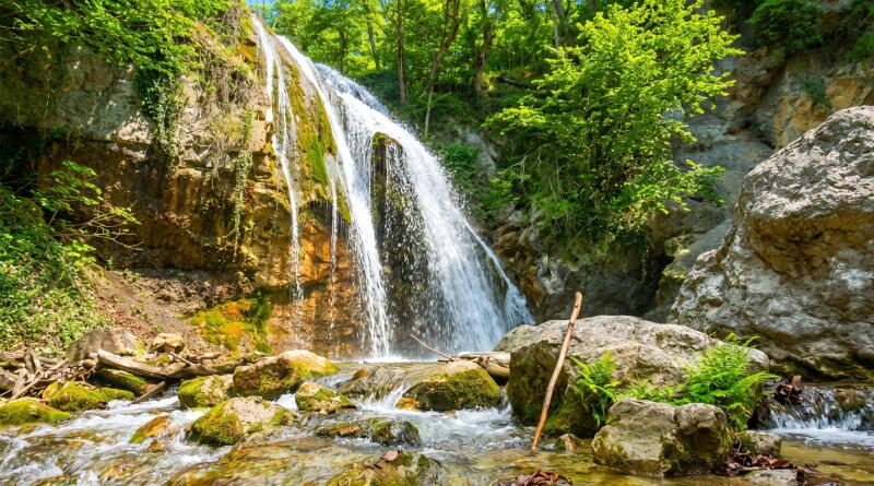 Экскурсия на водопад Джур-Джур и в каньон Арпат из Судака
