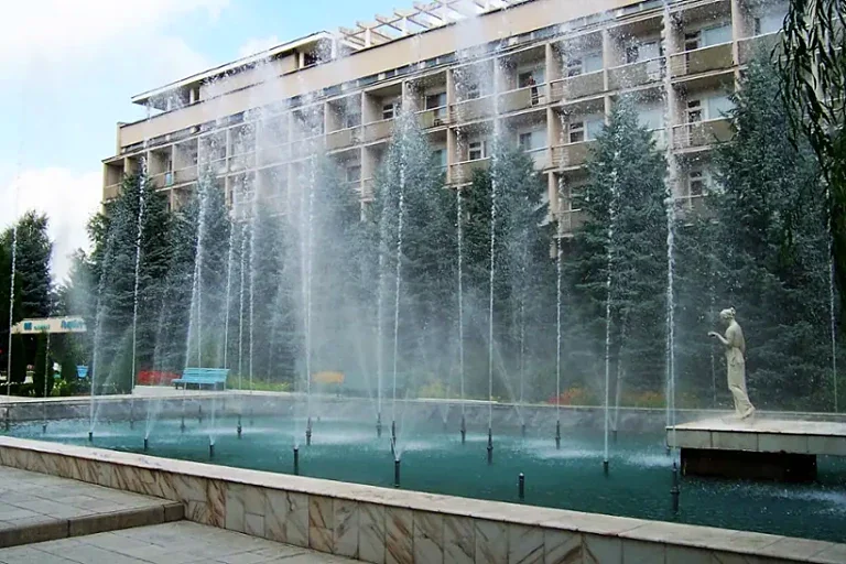 Голубые ели
