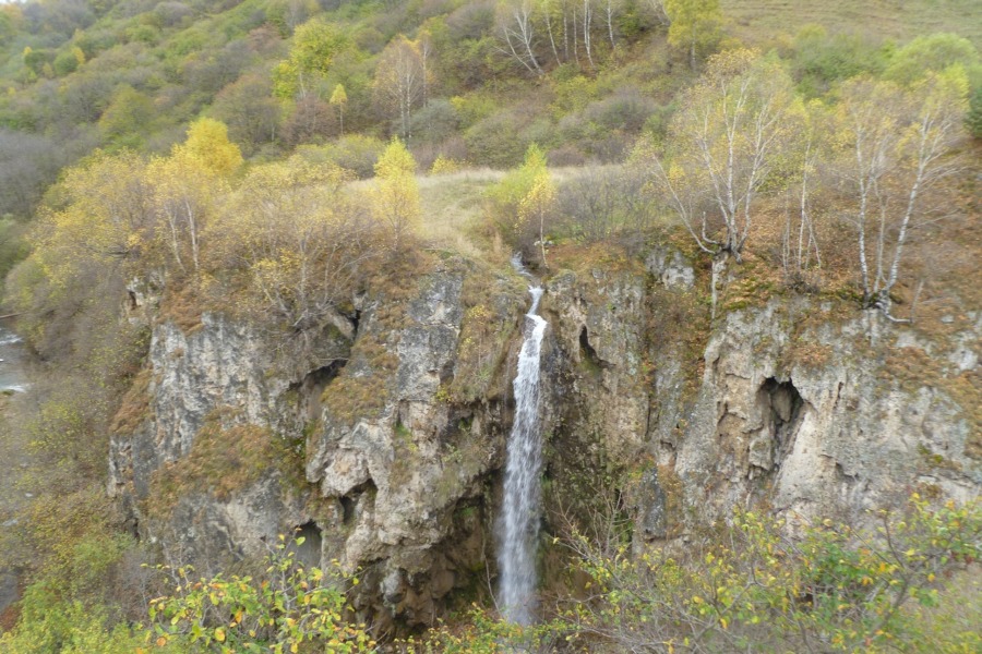 💧 Экскурсия на Медовые водопады из Кисловодска — гора Кольцо и чайный домик