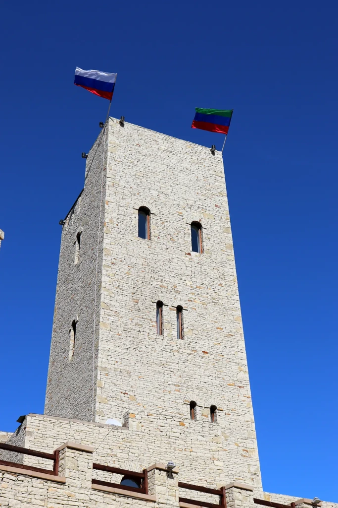Через гору проходит тоннель (автодорога Махачкала — Ботлих)