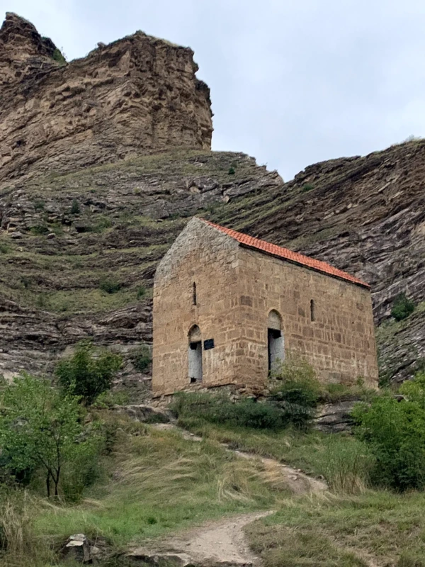 Датунский храм, Ирганайское водохранилище и Кахиб из Каспийска