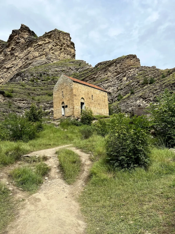 Датунский храм, Ирганайское водохранилище и Кахиб из Каспийска