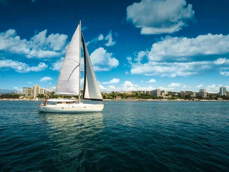 Морская прогулка на яхте из Адлера
