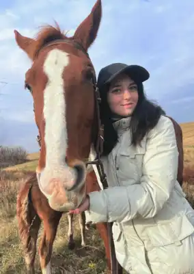Едем погружаться в атмосферу сельской жизни, кататься на лошадях и гулять по Воргольским скалам — Конные прогулки в Приэльбрусье